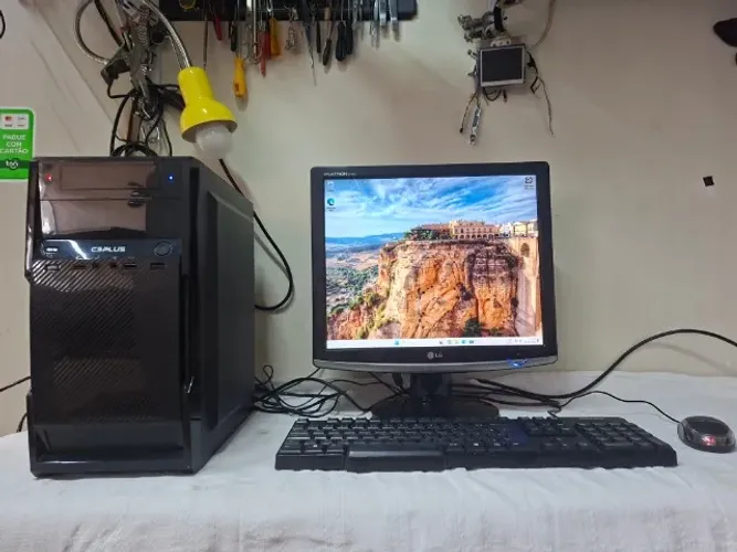 vendo computador core i3 de quarta geraçao 4 com 8gb de memoria ddr3 e hd de 320gb formata