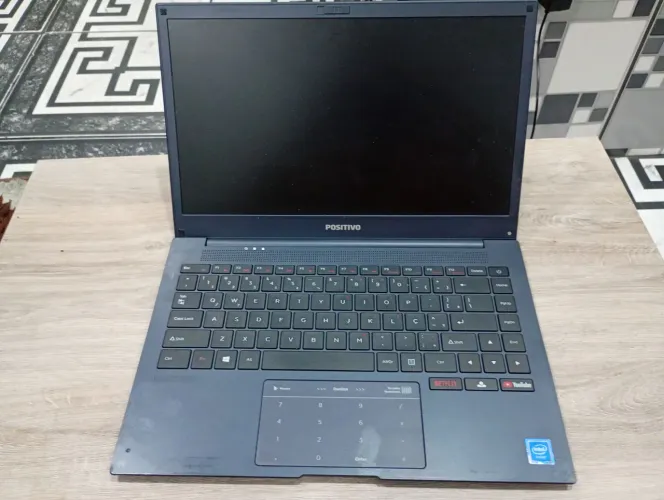 Notebook positivo motion para retirar peças ou concerto