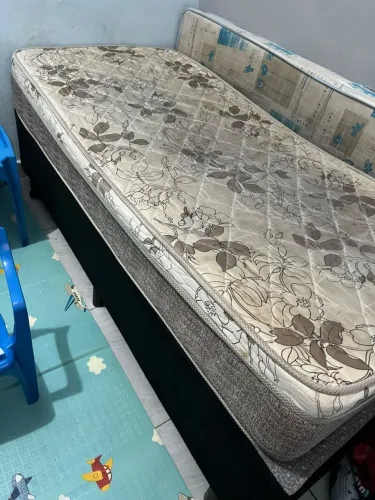 Vendo cama Box solteiro