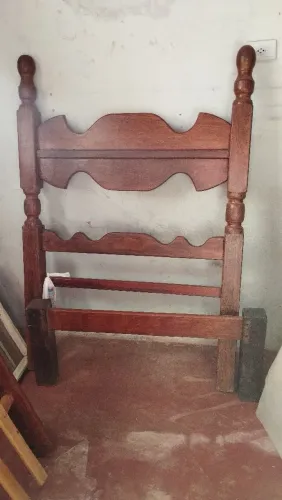Cama solteiro de sucupira com colchão