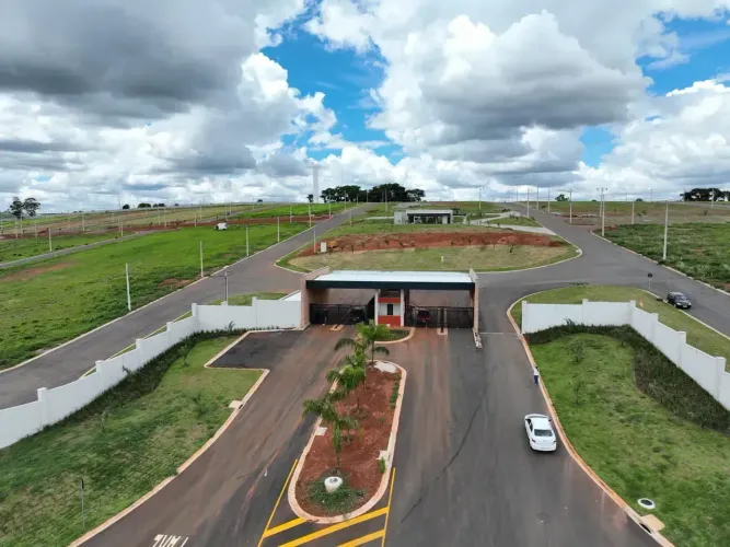 LOTE EM CONDOMINIO FECHADO, Á PARTIR DE 360M2. PRONTO PARA MORAR! - CONDOMINIO CLUBE! VIDE
