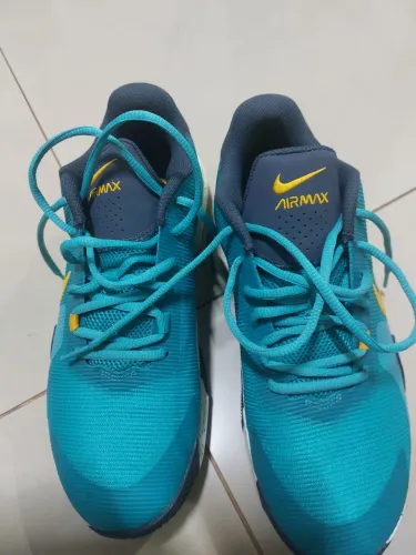 Tênis Nike e Adidas