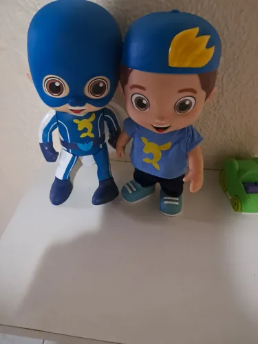 Bonecos do Lucas neto os dois 50 reais e um 30 reais