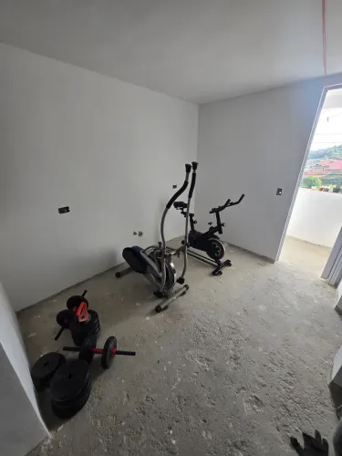 Bicicleta ergometrica e elíptico compacto.
