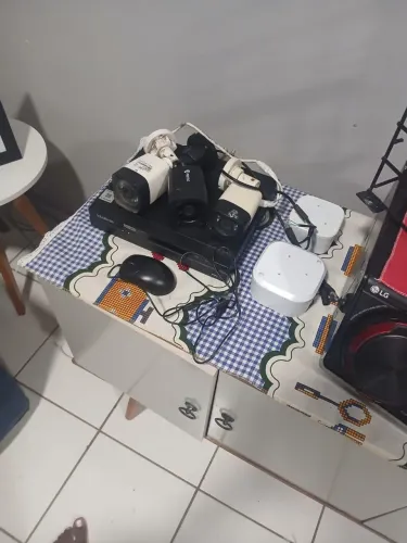 Vendo 4 câmeras com crade hdr