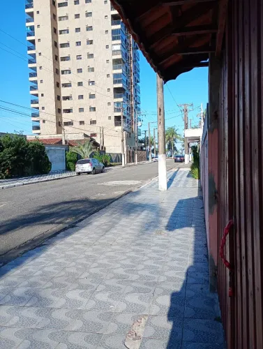 Casa na Praia Grande. 50 metros da praia