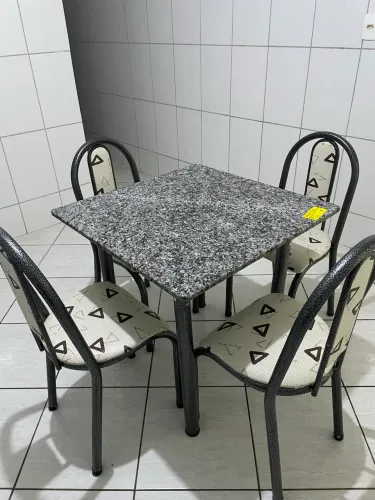 Mesa 4 cadeiras