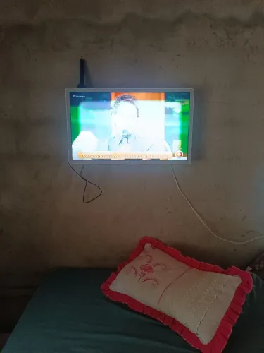 Vendo uma tv LG 32 polegadas,branca
