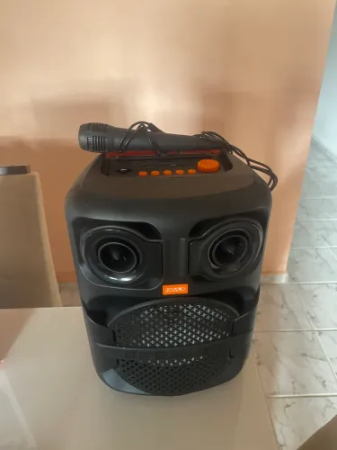 Vendo caixa de som semi nova