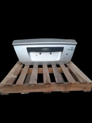 Tampa de mala fiesta sedan 2009