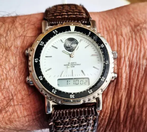 A98= COM DEFEITO ANTIGO RELOGIO MAGNUM VER DETALHES EM DESCRIÇAO