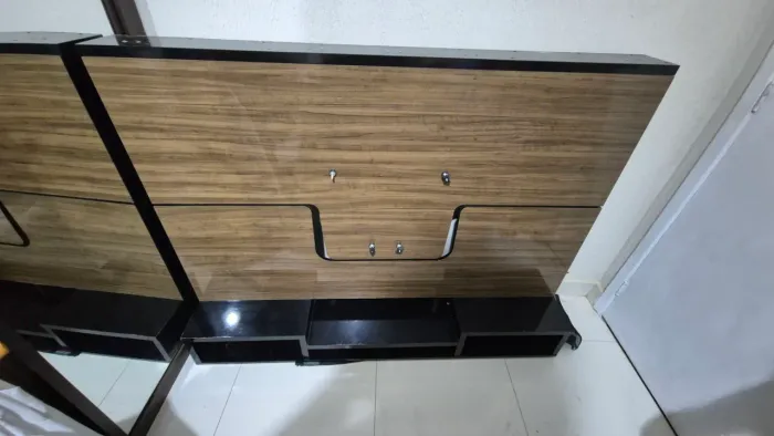 Painel de tv suspenso