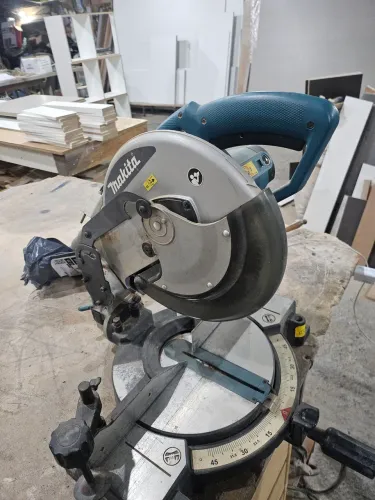Serra meia esquadria Makita