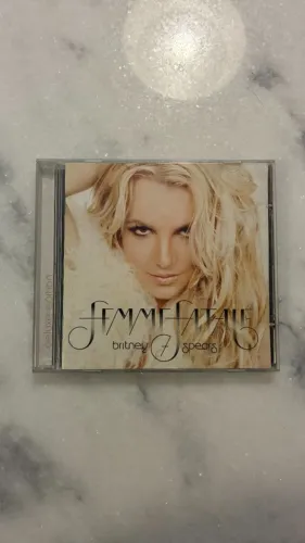 Britney Spears - Femme Fatale (Deluxe)