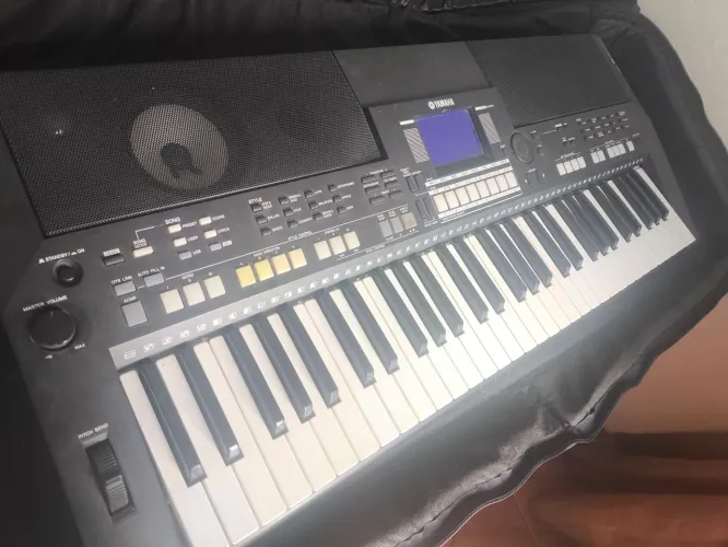 Teclado Yamaha PSR-S550