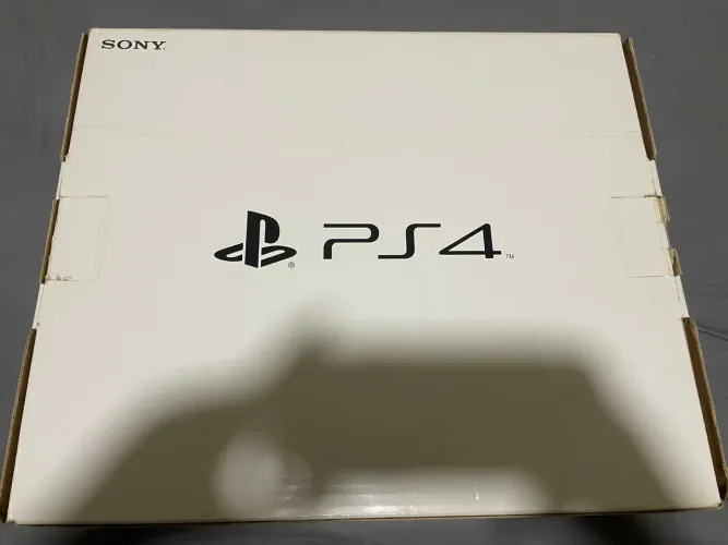 PlayStation 4 Slim 500GB (CUH-2014A) + PS Camera + Base Carregadora HyperX + 4 Jogos