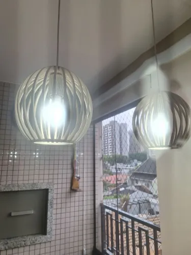 Pendentes de madeira em perfeito estado.lindos!