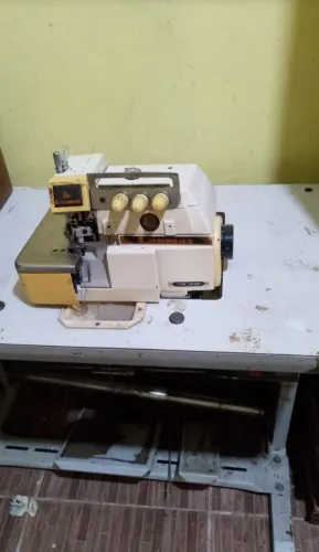 Máquina de Costura Orvelock 3 Fios