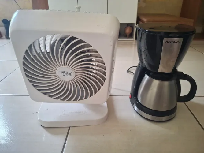 Cafeteira Britânia e ventilador Delta