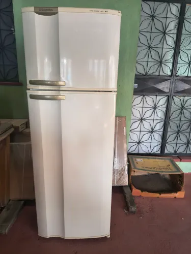 Geladeira Electrolux DC37 Duplex 332L - para conserto (sem gelar)