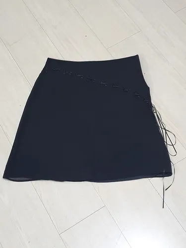 Saia preta de crepe, na altura do joelho Maria Bonita Extra tam. 42