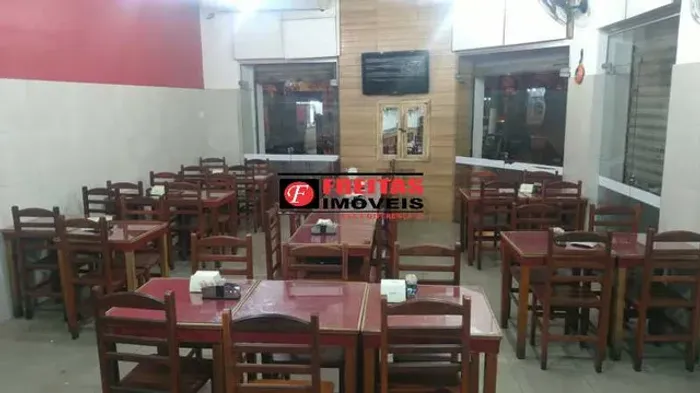 PONTO COMERCIAL, COM ALVARÁ PARA FUNCIONAMENTO DE RESTAURANTE, BAR E LANCHONETE.