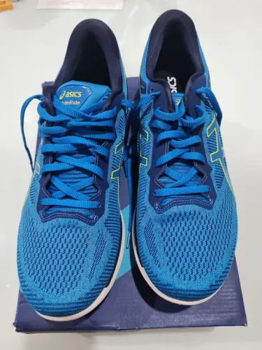 Tenis asics glideride...novo...sem uso..na caixa..tam 43