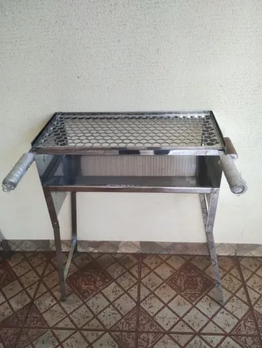 Churrasqueira pés dobrável 2 inox na mega oferta Mês dos Pais 200 reais avista 