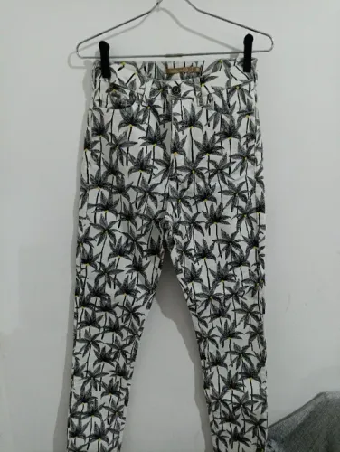 calça estampada da dress to