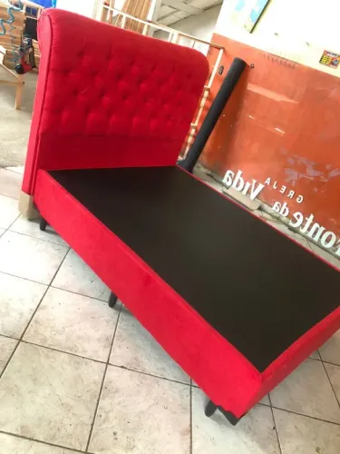 Base pra colchão  casal com mais cabeceira  vermelha 