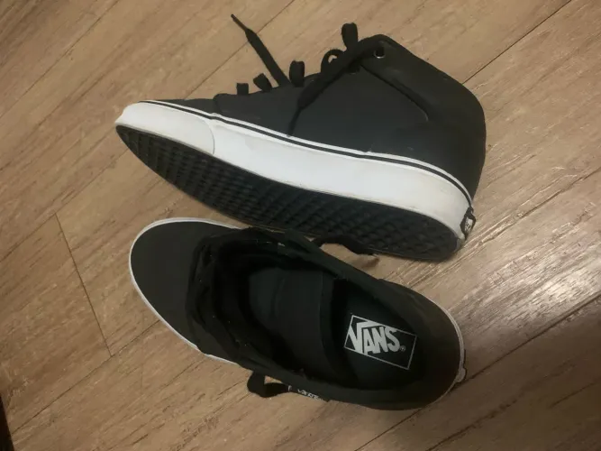 Tenis vans preto cano alto