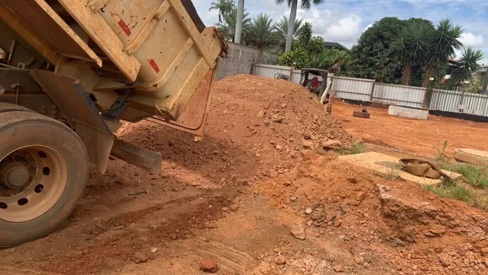 Aterro vermelho limpo - Terra limpa