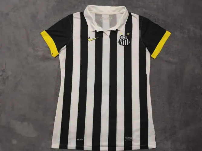 Camisa Oficial Santos Nike 2013, #10 Robinho, veste M (50x76cm). Praticamente impecável!