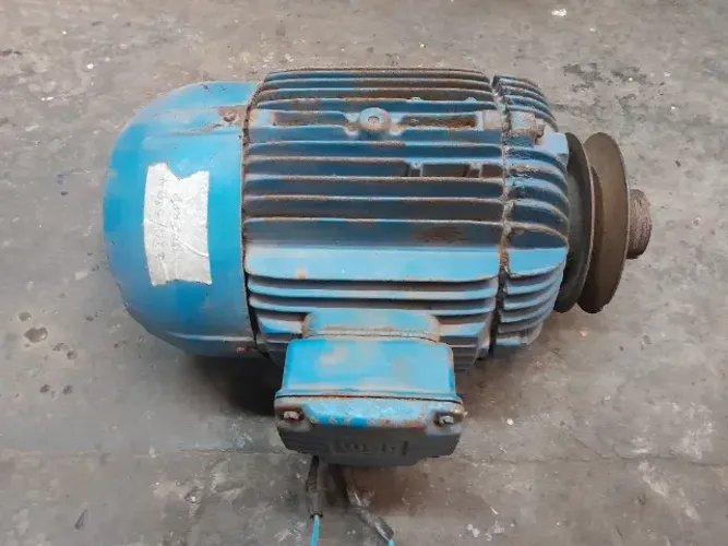 Motor elétrico trifásico WEG 6 (HP-CV) 1725 RPM 220/380 V