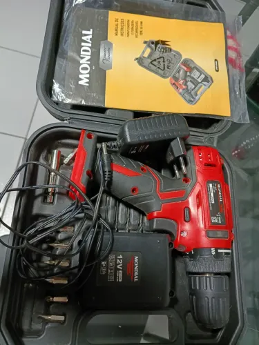 Vendo furadeira parafusadeira nova na garantia completa 