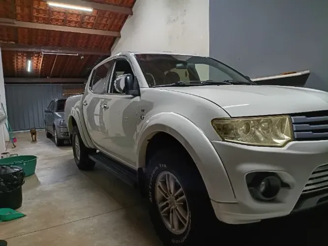 Mitsubishi L200 Triton HPE 3.2 CD TB Int.diesel AUT 2014