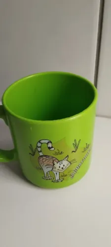 Caneca de plástico verde