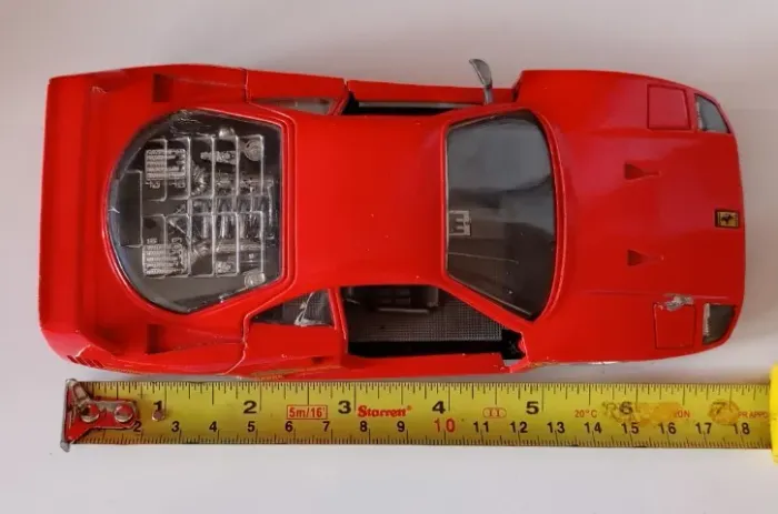 Miniatura Ferrari F40 1987 ( Falta 1 Porta )