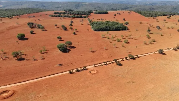 Fazenda tripla aptidão (Soja/gado ou condomínio) a venda na beira da represa de Corumbá IV