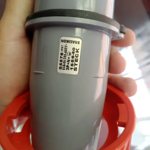 Plug S5576 IP 67 63A 6h 380-440V 3 P + N Steck semi novo sem uso 