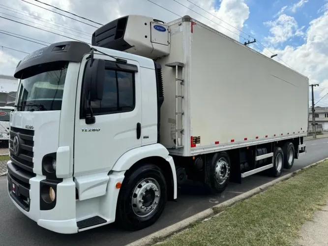 VW 17280 baú câmara fria 