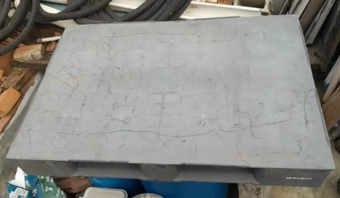 Pallet Plástico Grande Com Base Com Pés - Preto Liso (120 cm X 80 cm)