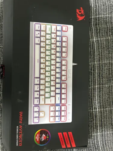 Teclado Mecânico Redragon Dark Avenger Branco Switch Vermelho