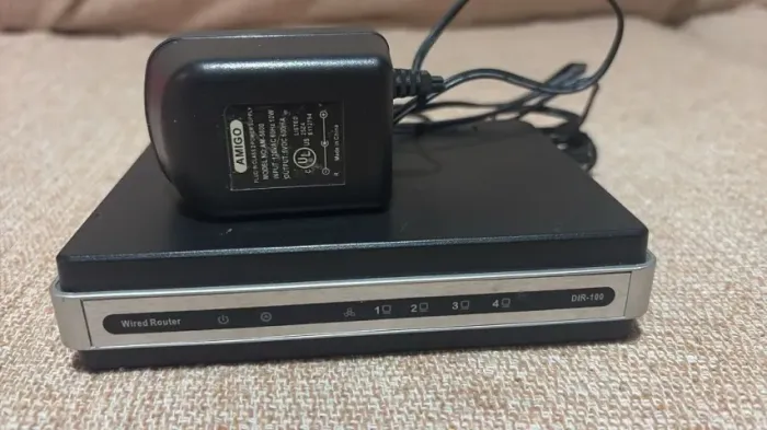 Roteador 4 Portas 10/100mbps D-link Modelo -Dir-100