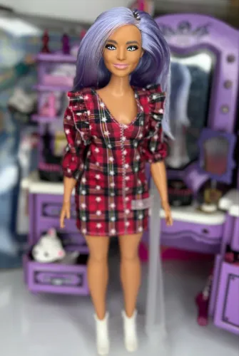 Boneca Barbie Fashionista nº 157 - Corpo Curve e Cabelo Lilás
