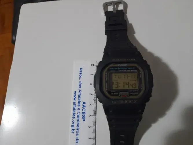 Relógio Casio G-Shock DW 5600, antigo, fundo de Rosca, ler a descrição 
