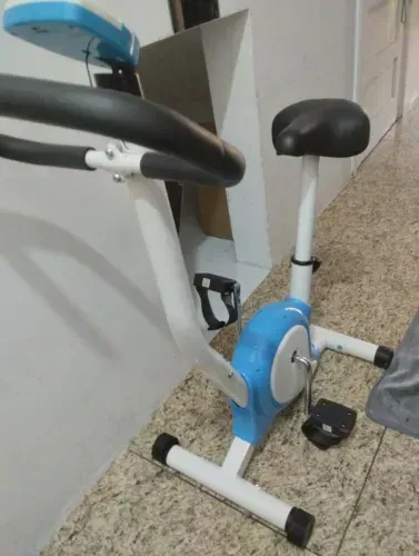 Bicicleta ergométrica montada sem painel
