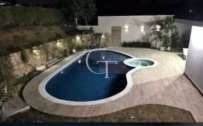 Casa para Locação Mobiliada com 04 Dormitórios sendo 03 Suítes - Campos de Santo Antônio
