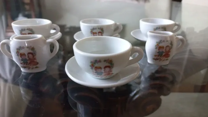 Miniatura xicara porcelana antiga 