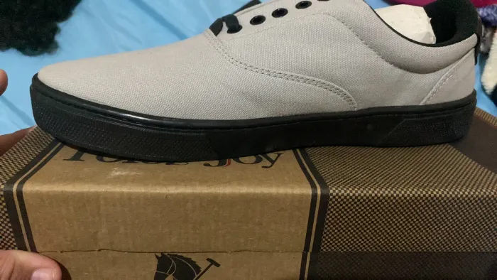Tênis Casual Bege com Solado Preto - Novo